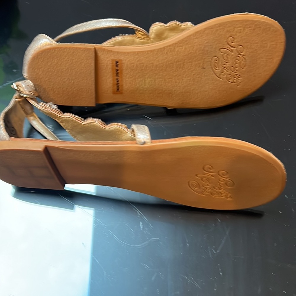 Adorable angel wings gold use maybe a few times - Picture 3 of 6